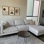Modern 2-Bedroom Apartment In Little Italy