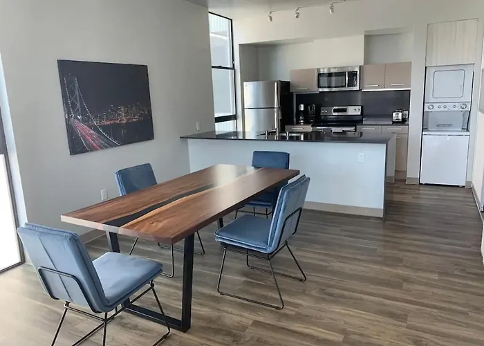 Modern 2-Bedroom Apartment In Little Italy