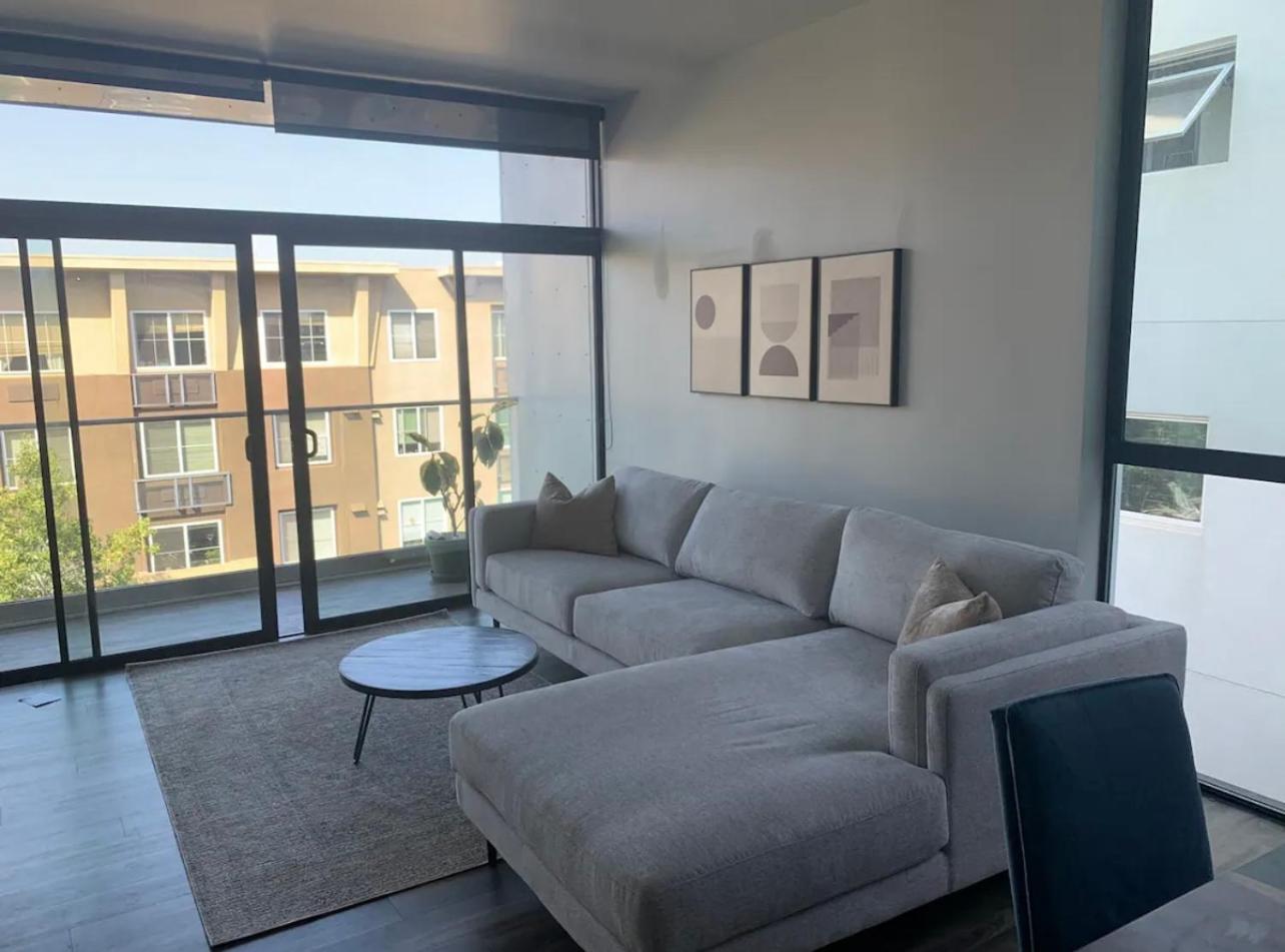 Apartment Modern 2-bedroom In Little Italy