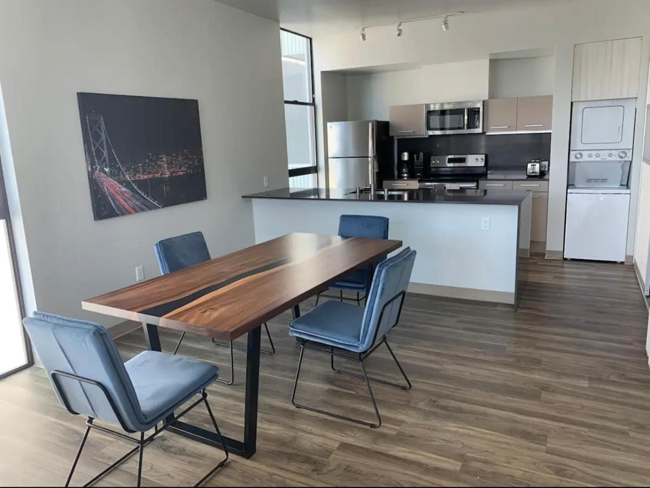 Apartment Modern 2-bedroom In Little Italy