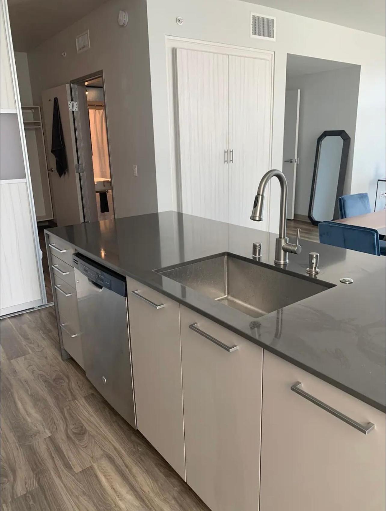 Apartment Modern 2-bedroom In Little Italy San Diego