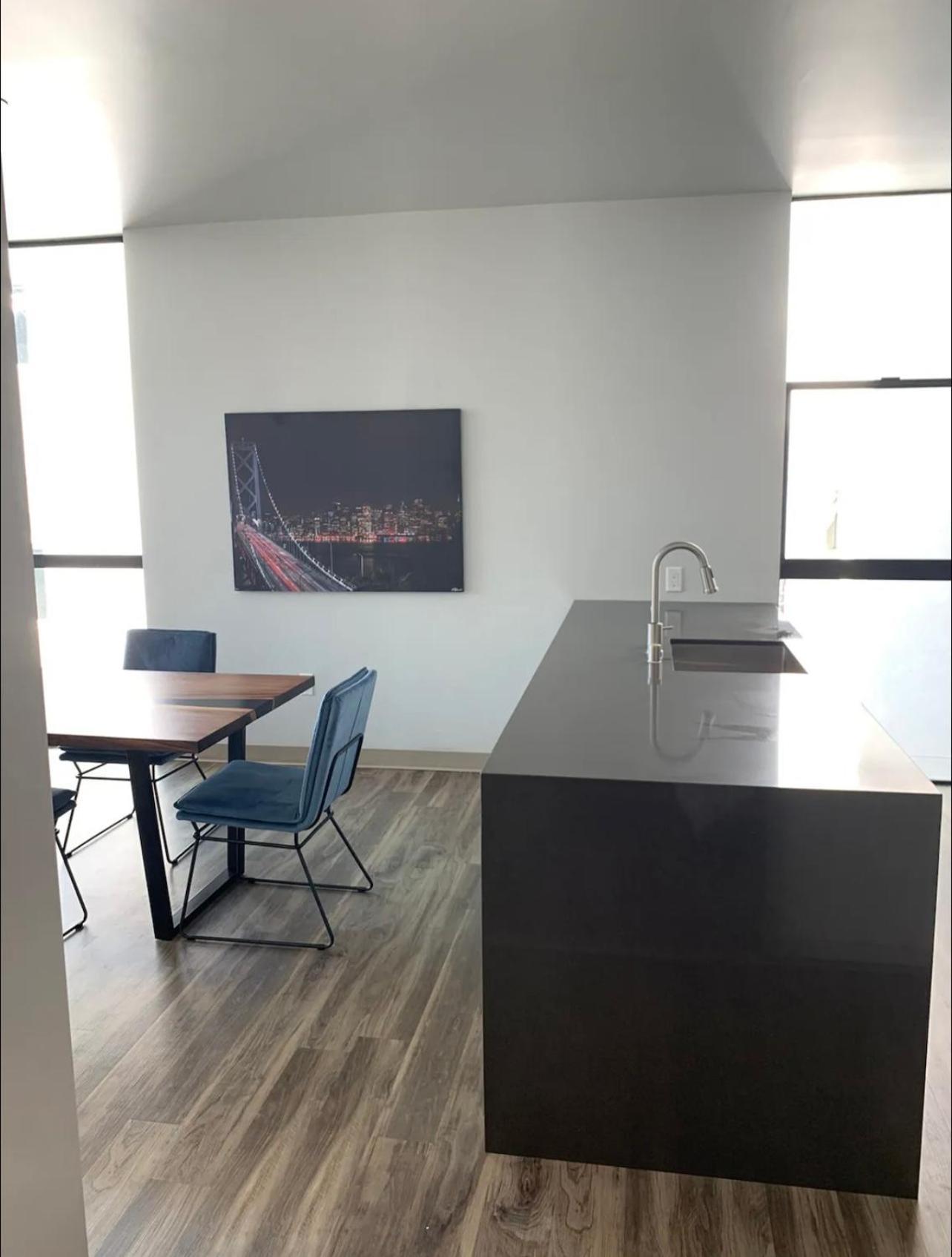 Modern 2-bedroom In Little Italy
