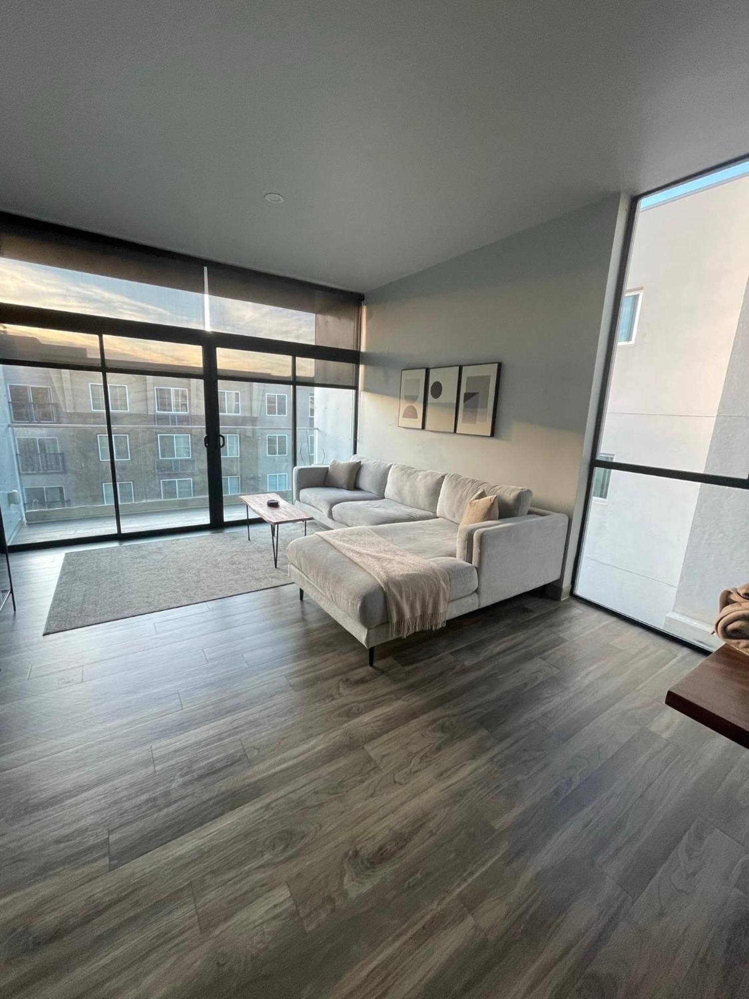 Apartment Modern 2-bedroom In Little Italy *