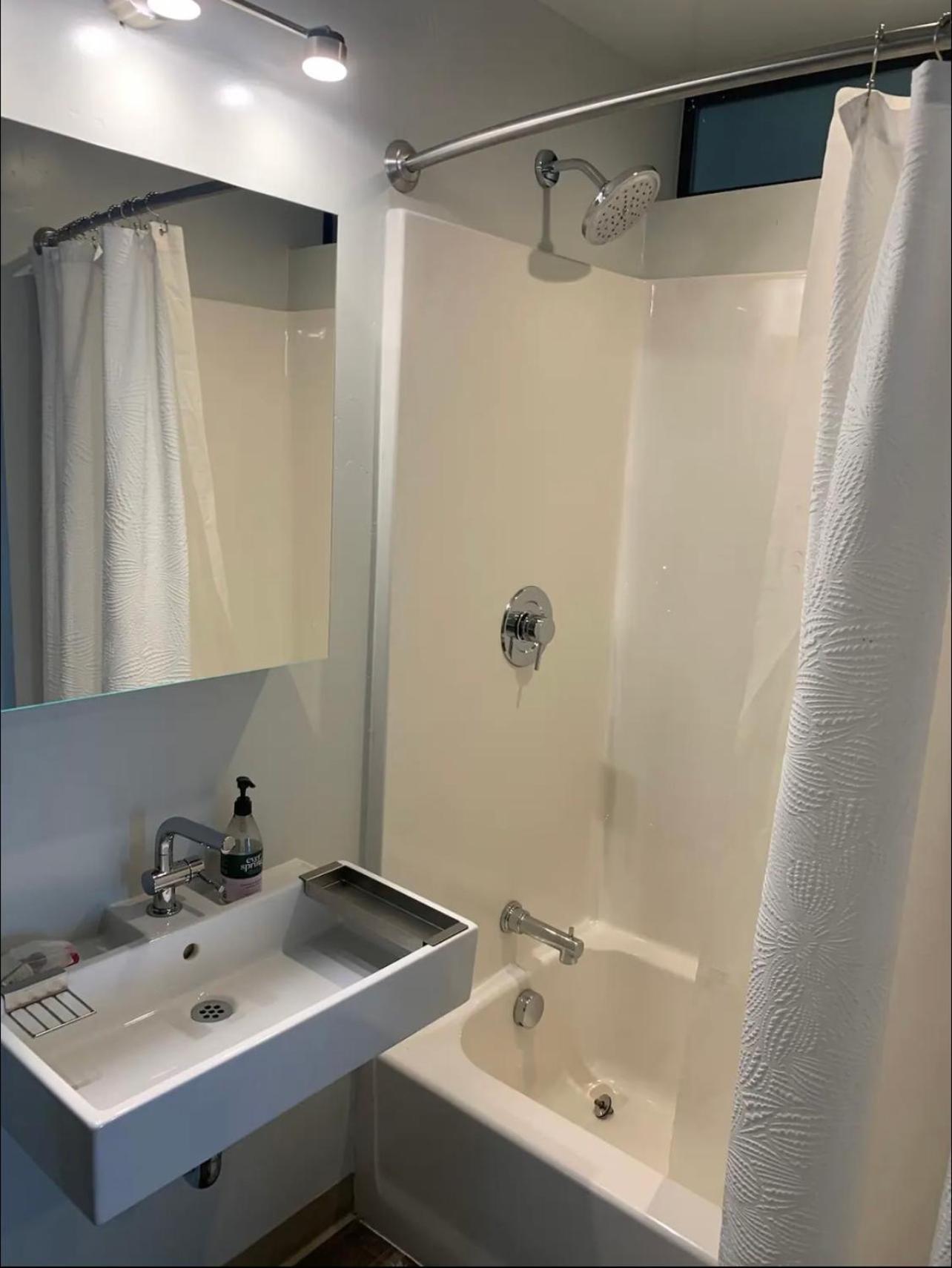 Modern 2-bedroom In Little Italy Apartment San Diego